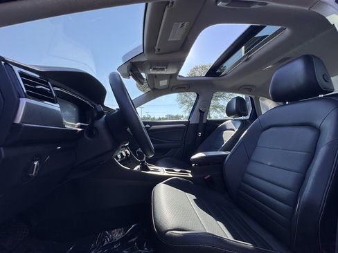 Used 2022 Volkswagen Jetta SE FWD image 3