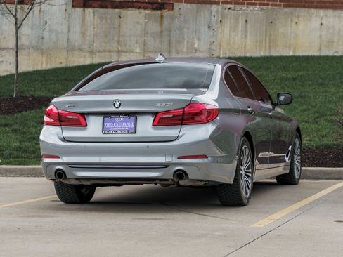 Used 2019 BMW 530i xDrive w/ Convenience Package image 4