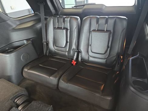 Used 2017 Ford Explorer XLT w/ Equipment Group 202A FWD image 11