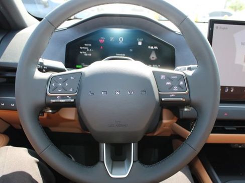 Certified 2026 Lexus ES 350e w/ Convenience Package FWD image 16