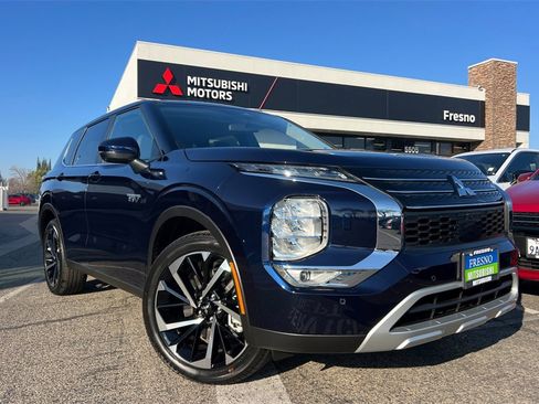 New 2025 Mitsubishi Outlander SE image 2