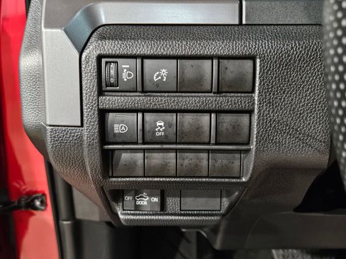 Certified 2025 Toyota Tacoma SR5 AWD/4WD image 25