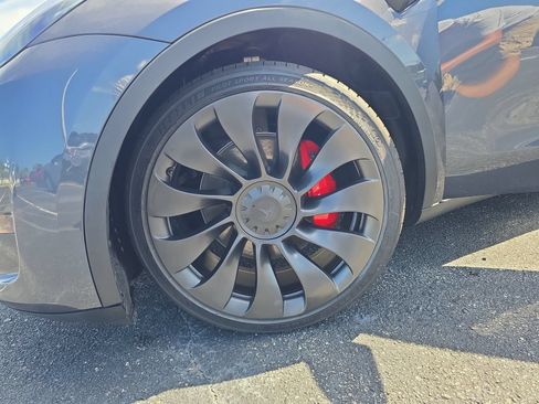 Used 2022 Tesla Model Y Performance AWD/4WD image 26