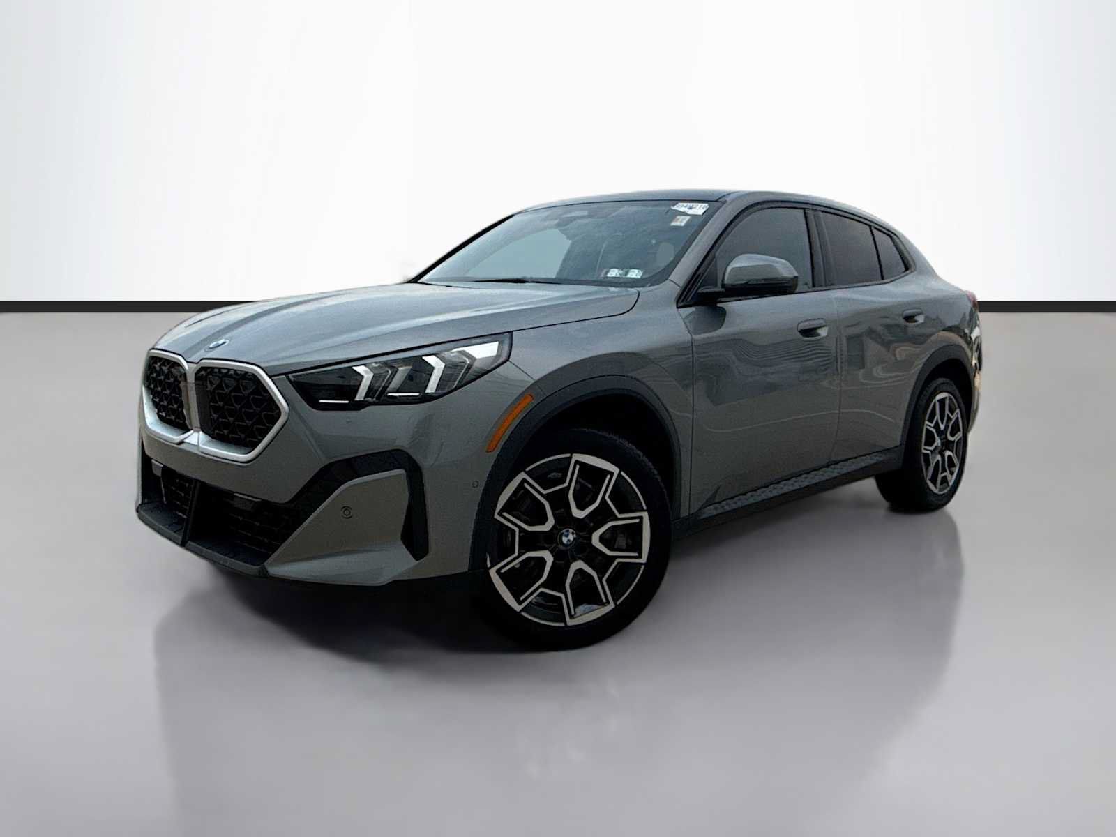 Used 2026 BMW X2 xDrive28i AWD/4WD image 1