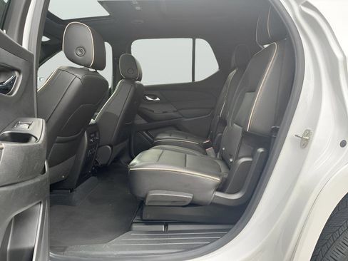 Used 2023 Chevrolet Traverse Premier image 9