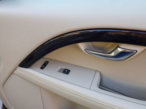 Used 2016 Volvo XC70 T5 Platinum image 46