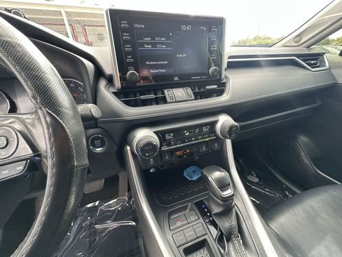 Used 2020 Toyota RAV4 XLE Premium image 24