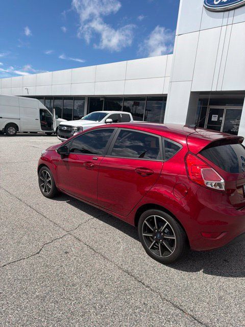 Used 2016 Ford Fiesta SE w/ SE Black Package FWD image 5