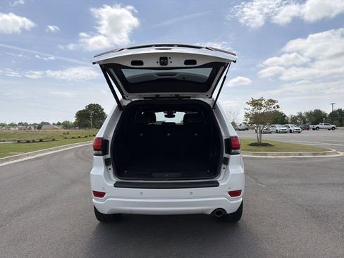 Used 2019 Jeep Grand Cherokee Altitude image 17