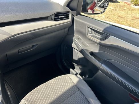 Used 2022 Ford Escape SE w/ Cold Weather Package image 16