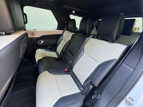 Used 2021 Land Rover Discovery S R-Dynamic image 30