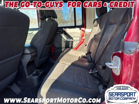 Used 2012 Jeep Wrangler Unlimited Sahara w/ Connectivity Group image 7