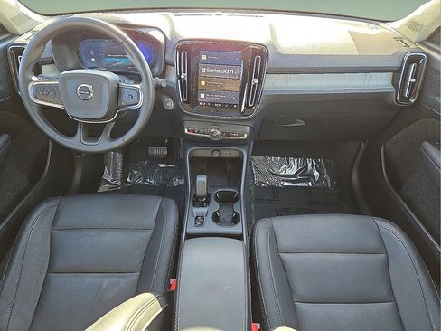 Certified 2025 Volvo XC40 B5 Core image 18