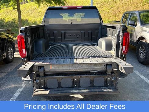 Used 2025 GMC Sierra 1500 SLT AWD/4WD image 13