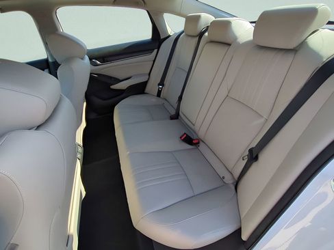 Used 2022 Honda Accord Touring image 12