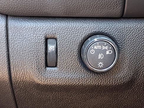 Used 2022 Chevrolet Colorado LT w/ Safety Package RWD image 7
