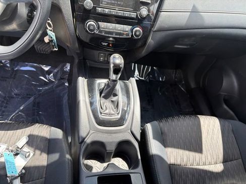 Used 2017 Nissan Rogue S w/ S Appearance Package FWD image 12