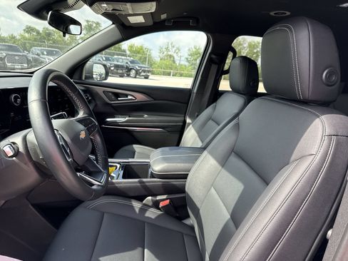 Used 2026 Chevrolet Traverse LT FWD image 13