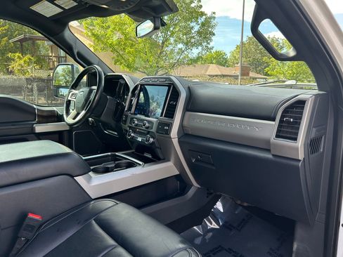 Used 2022 Ford F350 Lariat w/ Lariat Ultimate Package AWD/4WD image 31
