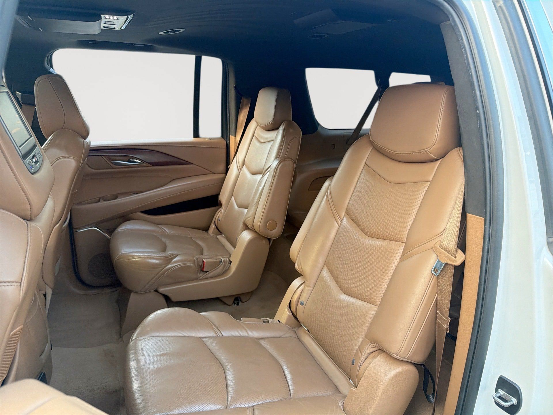 Used 2017 Cadillac Escalade ESV Platinum AWD/4WD image 25
