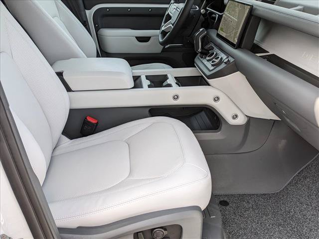 Certified 2025 Land Rover Defender 110 X-Dynamic SE AWD/4WD image 15