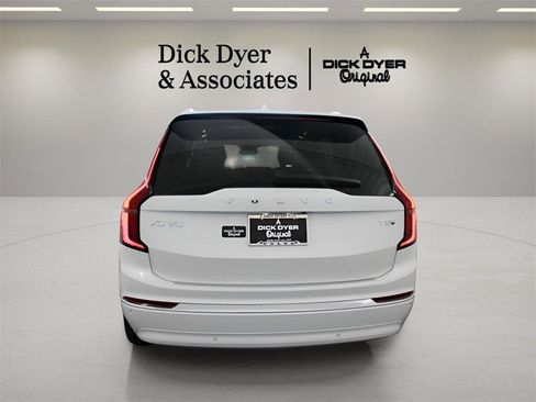 New 2026 Volvo XC90 T8 Plus image 2