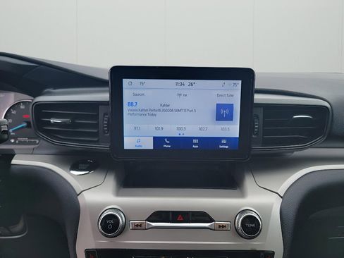 Used 2022 Ford Explorer XLT image 19