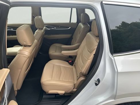 Used 2024 Cadillac XT6 Premium Luxury w/ Platinum Package AWD/4WD image 18