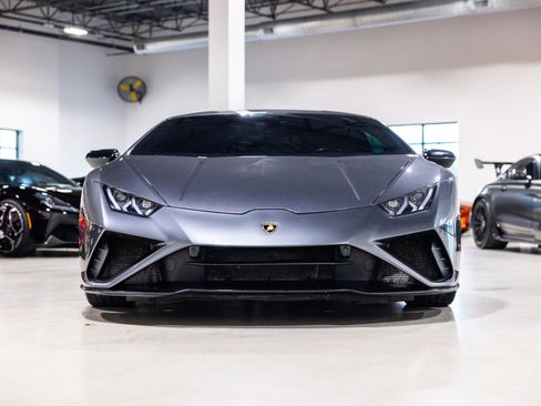 Used 2021 Lamborghini Huracan EVO RWD image 2