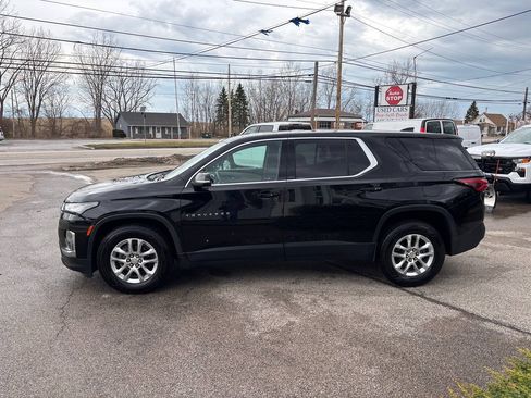Used 2022 Chevrolet Traverse LS AWD/4WD image 6