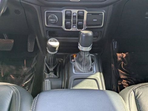 Used 2020 Jeep Wrangler Unlimited Sahara image 16