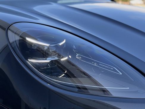 Used 2025 Porsche Macan image 11