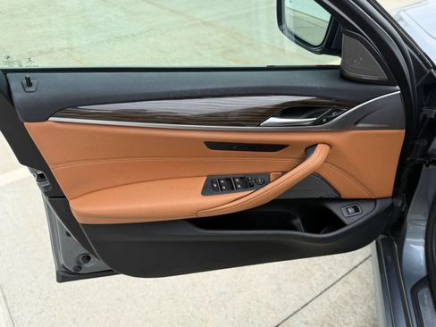 Used 2019 BMW 530i xDrive w/ M Sport Package AWD/4WD image 12