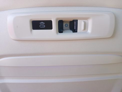 Used 2022 BMW X6 xDrive40i w/ Executive Package image 34