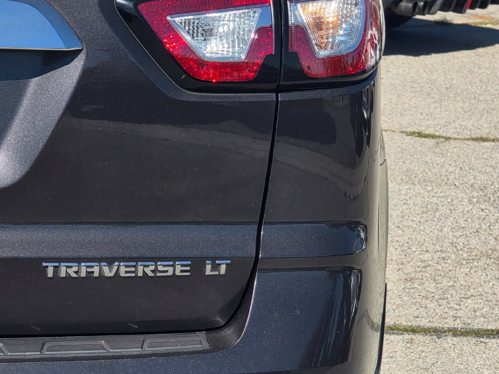 Used 2014 Chevrolet Traverse LT w/ LPO, 'HIT The Road' Package AWD/4WD image 8