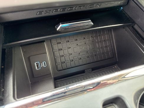 Used 2024 Ford Expedition XLT image 25