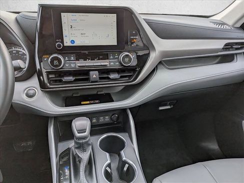 Certified 2026 Toyota Highlander XLE image 12