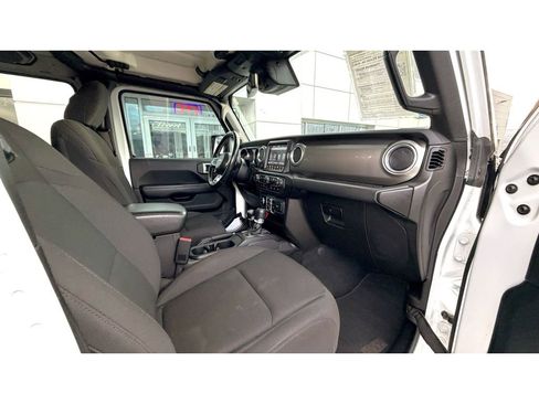 Used 2020 Jeep Gladiator Overland image 7