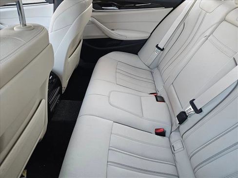 Used 2021 BMW 530i image 11