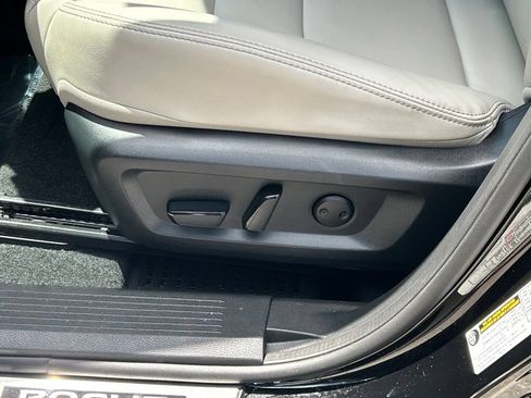 Certified 2024 Nissan Rogue SL FWD image 18