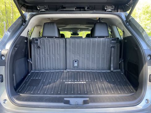 Used 2026 Toyota Highlander Limited AWD/4WD image 10