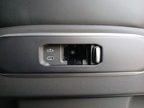 New 2026 BMW X5 xDrive50e image 16