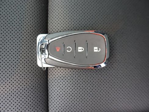 Used 2024 Chevrolet Trax RS w/ Sunroof Package FWD image 8