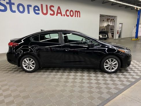Used 2017 Kia Forte S image 11