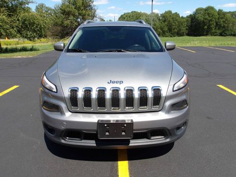 Used 2015 Jeep Cherokee Latitude w/ Comfort/Convenience Group FWD image 3