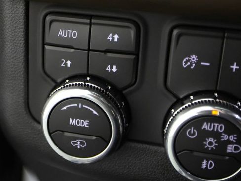 Used 2026 GMC Yukon Denali Ultimate AWD/4WD image 29