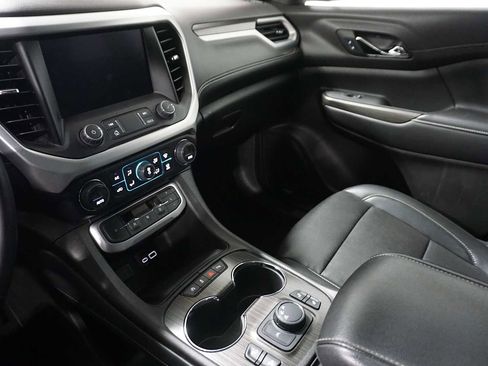 Used 2023 GMC Acadia SLT image 17