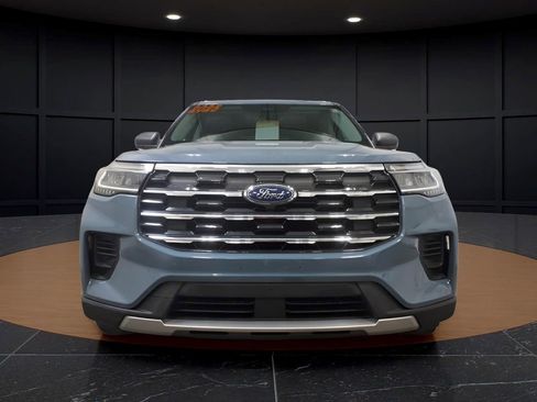 Certified 2025 Ford Explorer Active AWD/4WD image 2