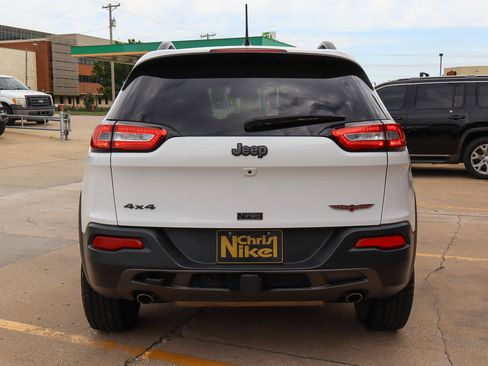 Used 2015 Jeep Cherokee Trailhawk w/ Comfort/Convenience Group AWD/4WD image 13