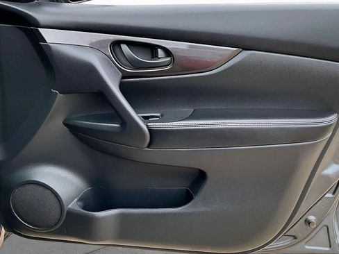 Used 2019 Nissan Rogue S FWD image 24